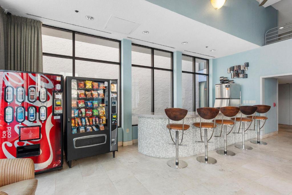 Sandestin Bayfront Studio with balcony and breathtaking views平面图