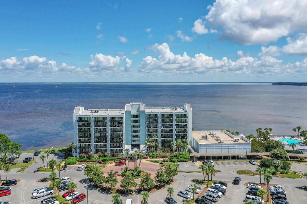 海景或在公寓看到的海景
