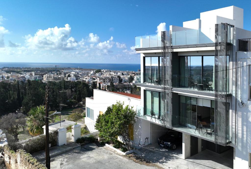 帕福斯Aeon Residences - In the heart of Paphos的市景建筑