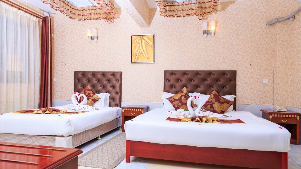 内罗毕肯尼亚轻松酒店的酒店客房带两张床,带食物