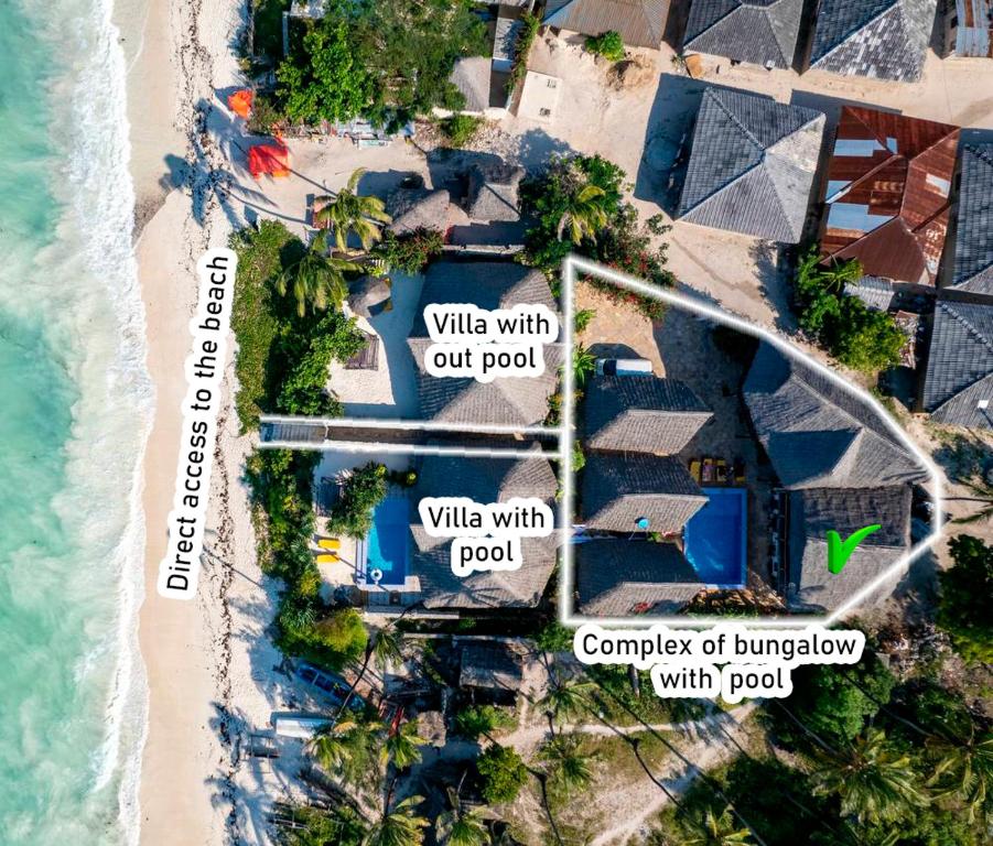 平圭Bitcoin Beach Hotel Zanzibar的享有海滩空中美景和度假胜地