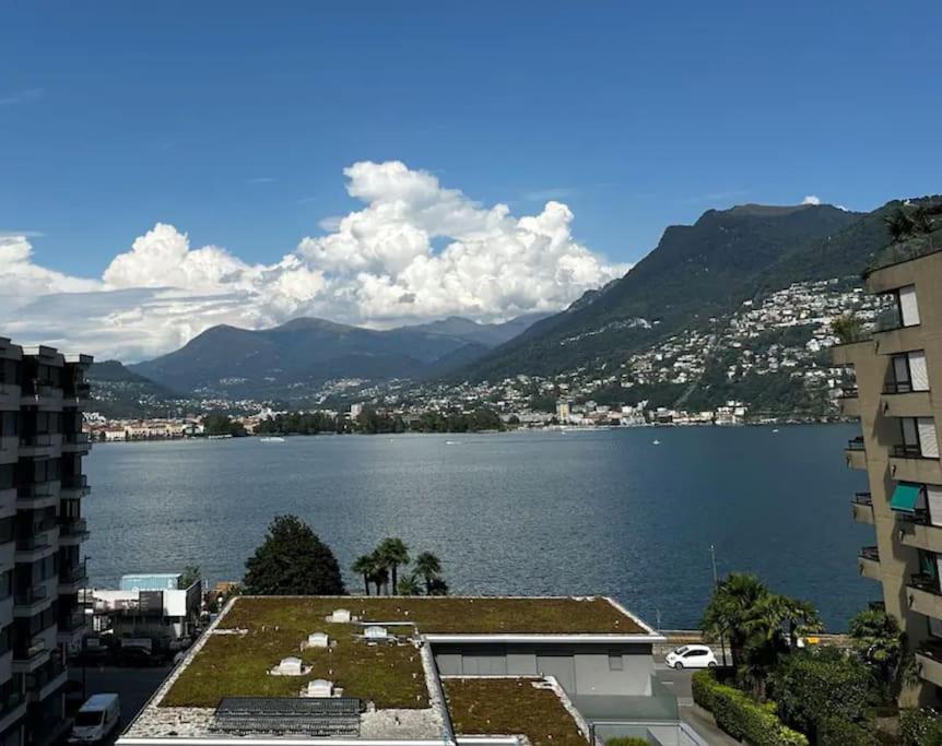 帕拉迪索Paradise Lake View的享有大片的山水美景