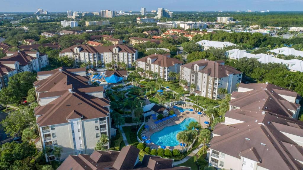 奥兰多Hilton Vacation Club Grande Villas Orlando的享有度假村的空中景致