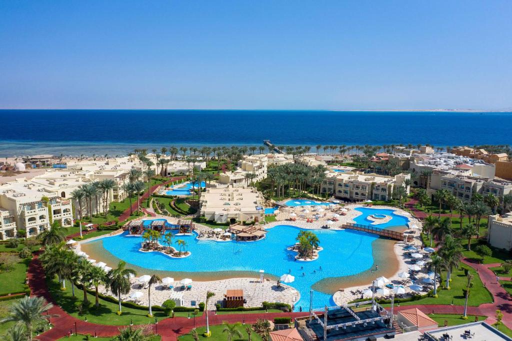 沙姆沙伊赫Rixos Sharm El Sheikh - Ultra All Inclusive Adults Only 18 Plus的享有度假村游泳池的空中景致
