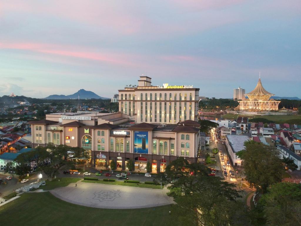 古晋古晋海滨酒店的宏伟的赌场酒店