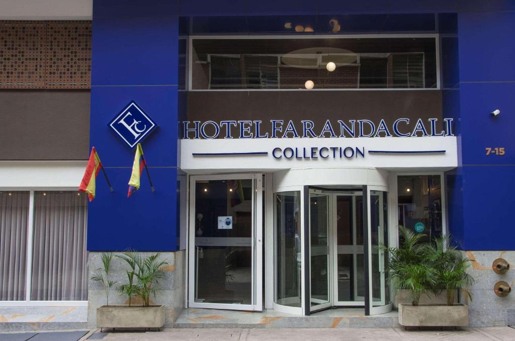 卡利Faranda Collection Cali, a member of Radisson Individuals的蓝色建筑,标有酒店毕业生的收藏