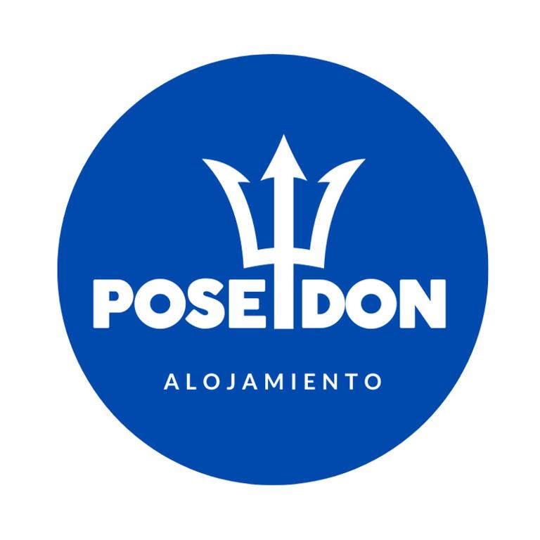 查查波亚斯Hospedaje el Poseidon的蓝色的标志,上面有冠
