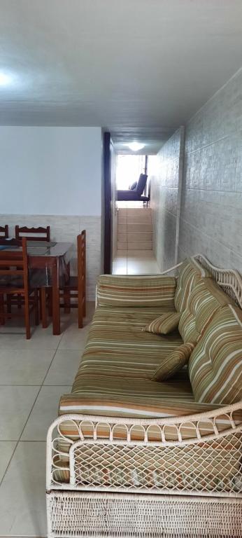 大伊瓜巴Iguabinha Duplex Pé na Areia的一间房间,配有两张大床