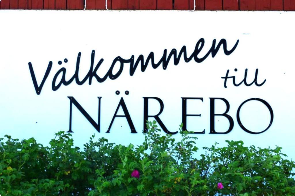利雪平Närebo Gårdshotell & Restaurang的读过维利汉姆的纳雷罗的标志