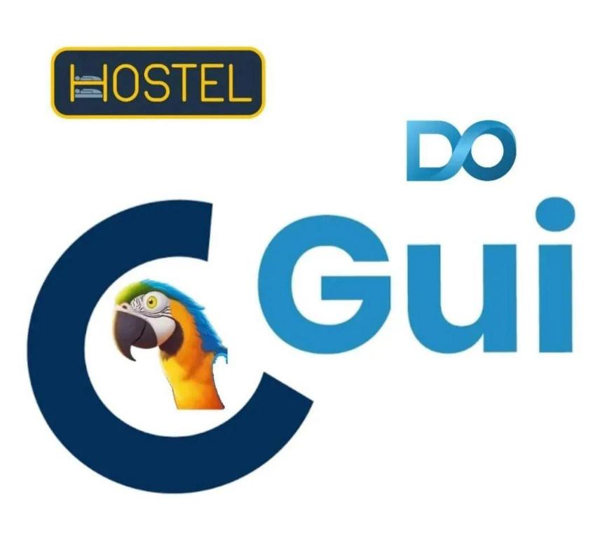 戈亚斯州上帕莱索Hostel do Gui的字母g中心带有鹦鹉的标志
