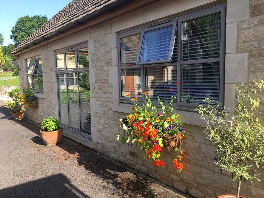 Southam2 Bed in Cheltenham 49336的花房边的花房