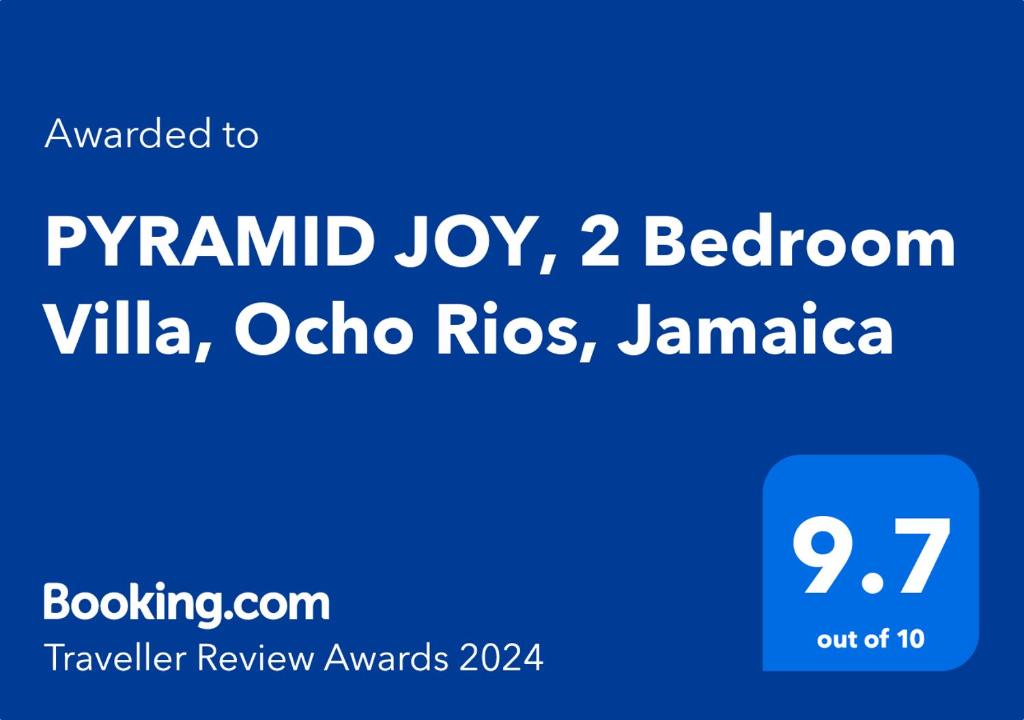 欧丘里欧PYRAMID JOY, 2 Bedroom Villa, Ocho Rios, Jamaica的蓝色文字盒子,带金岛欢乐卧室别墅