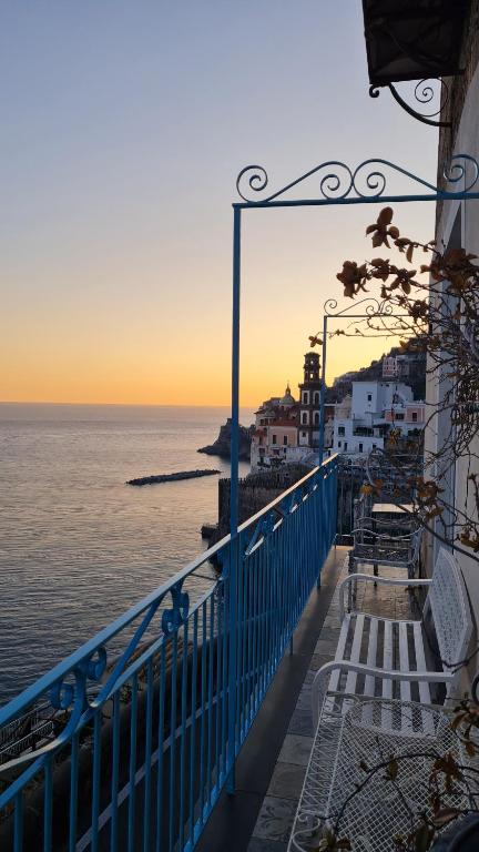 阿马尔菲Casa Gargano Ravello Amalfi Coast的阳台享有海景。