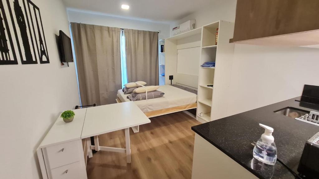 布宜诺斯艾利斯Hermoso departamento a estrenar, Calido y Unico的小公寓,房间内设有一张床
