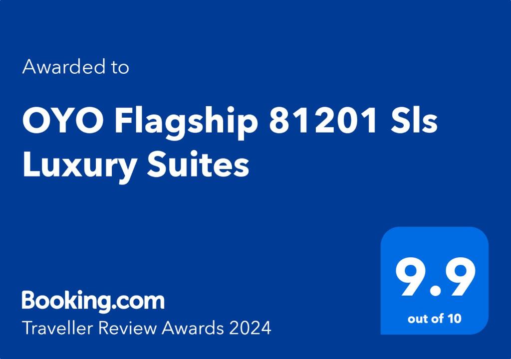维沙卡帕特南OYO Flagship 81201 Sls Luxury Suites的蓝色标志,带字典可翻和豪华套房