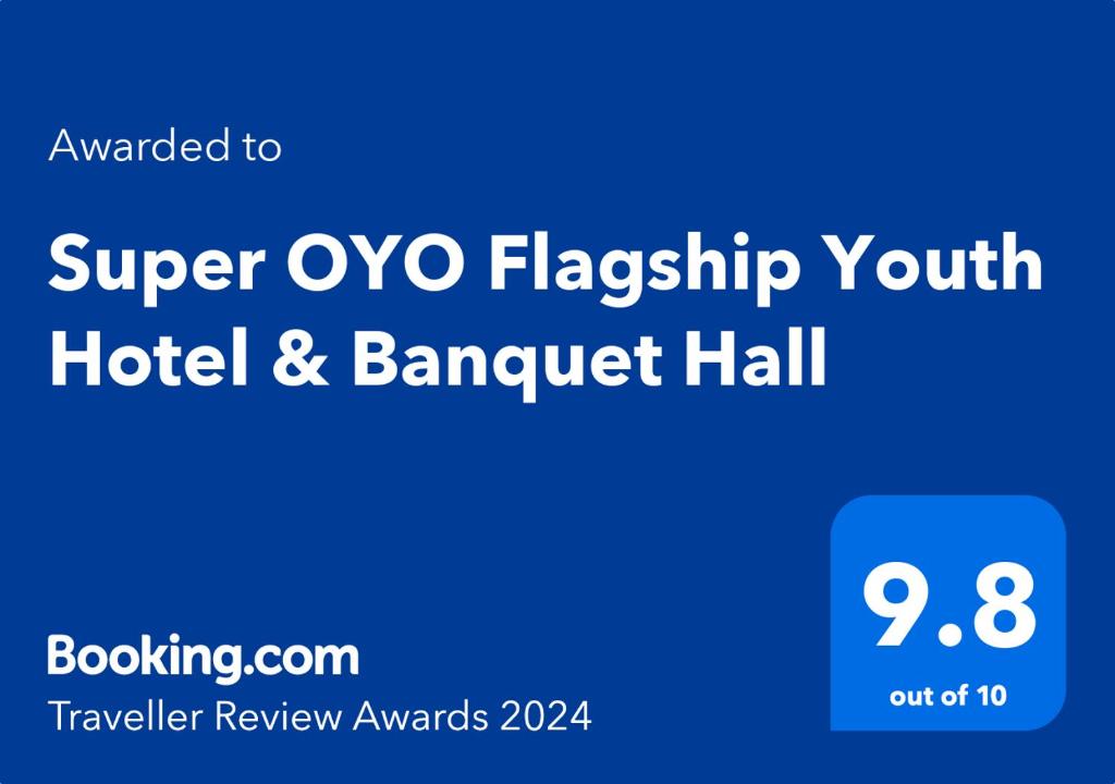 巴特那Flagship Youth Hotel & Banquet Hall的阅读超级牛旗船酒店和宴会厅的蓝色标志