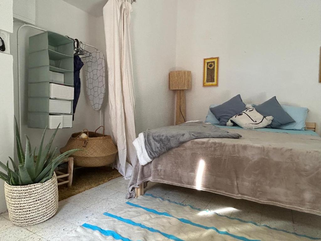 Ras el hanut appartamento a guéliz客房内的一张或多张床位