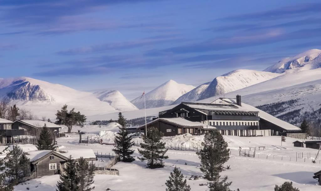 MysusæterRondablikk Fjellstasjon的一座山地雪地建筑