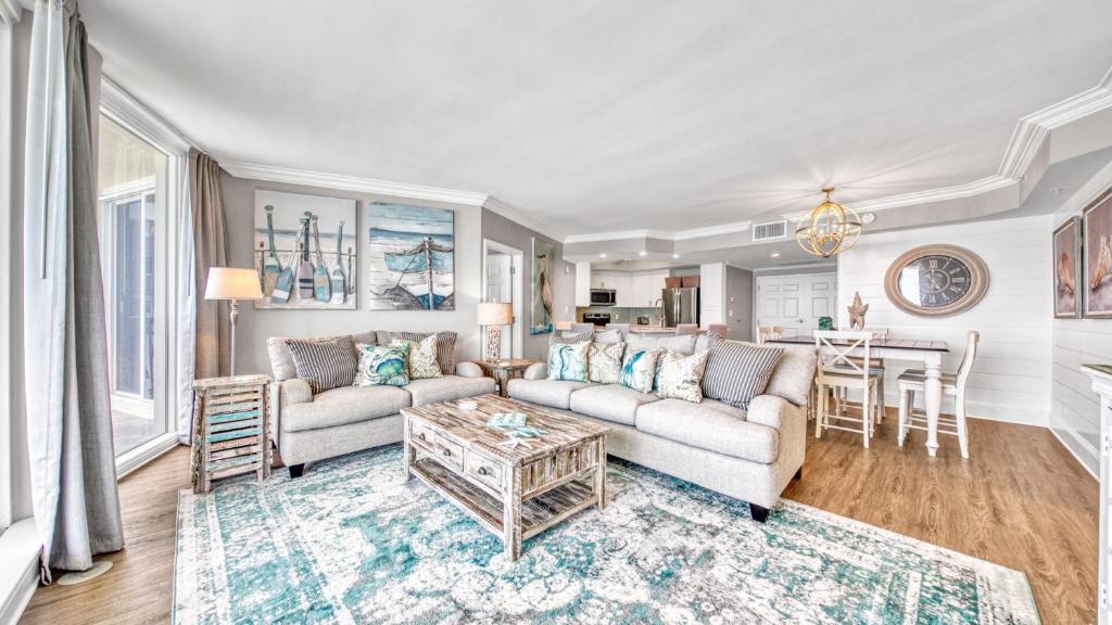 St Maarten 907 a Newly Renovated Luxury Beach Front 3 Bedroom 9th Floor Private Elevator的休息区