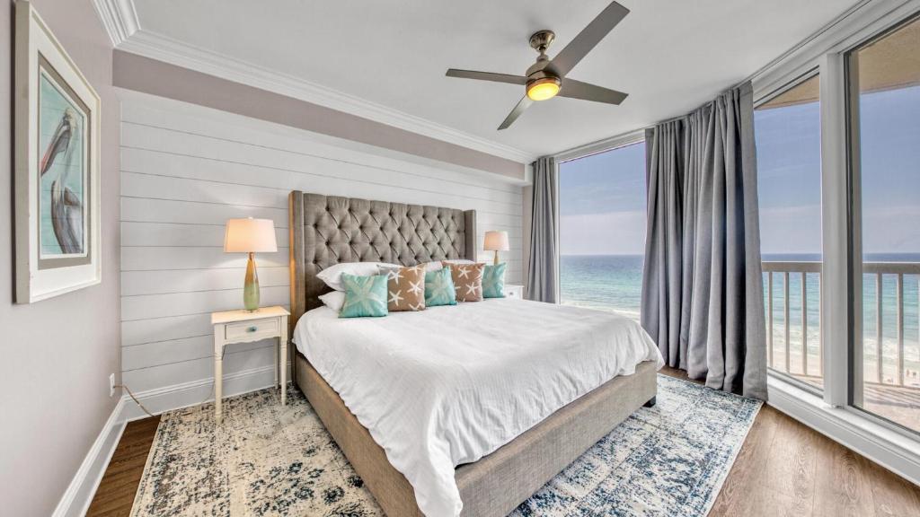 St Maarten 907 a Newly Renovated Luxury Beach Front 3 Bedroom 9th Floor Private Elevator客房内的一张或多张床位
