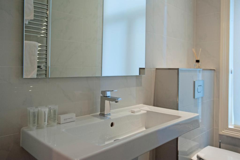 Amsterdam Rembrandt Square city center Hotel的一间浴室