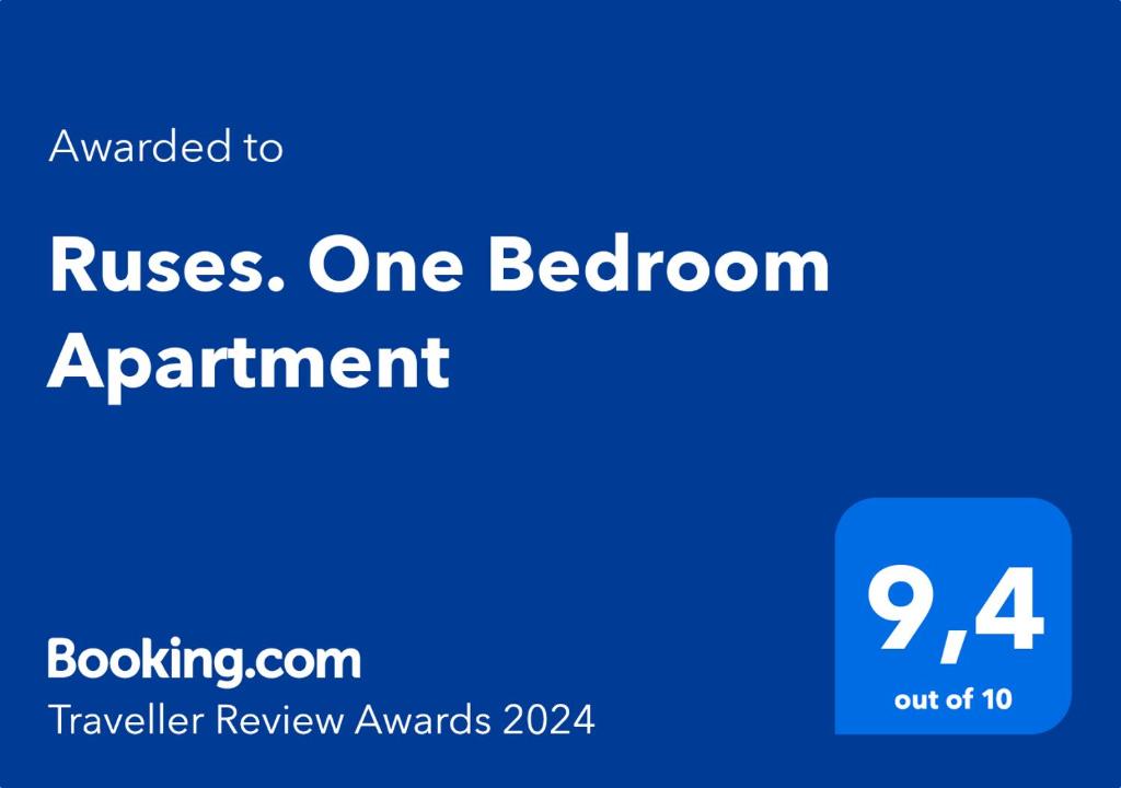 里加Ruses. One Bedroom Apartment的一卧室公寓 - 带护士的蓝色标志