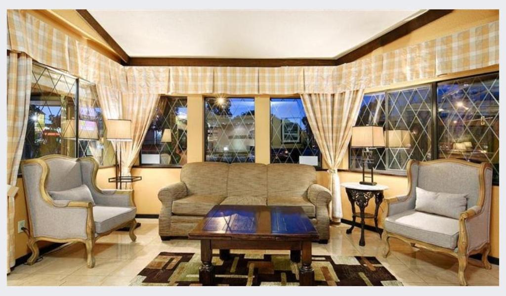 Abercorn Hotel, Trademark Collection by Wyndham的休息区
