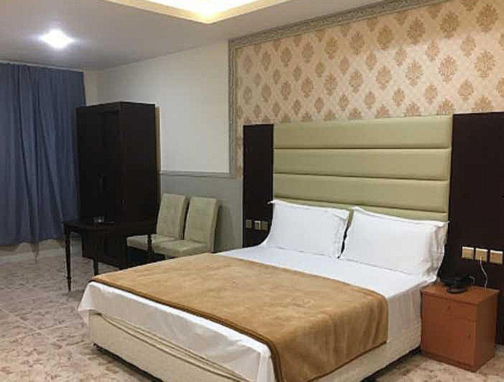 OYO Al Taj Rest House客房内的一张或多张床位