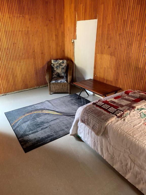 WINZMAR LODGE客房内的一张或多张床位