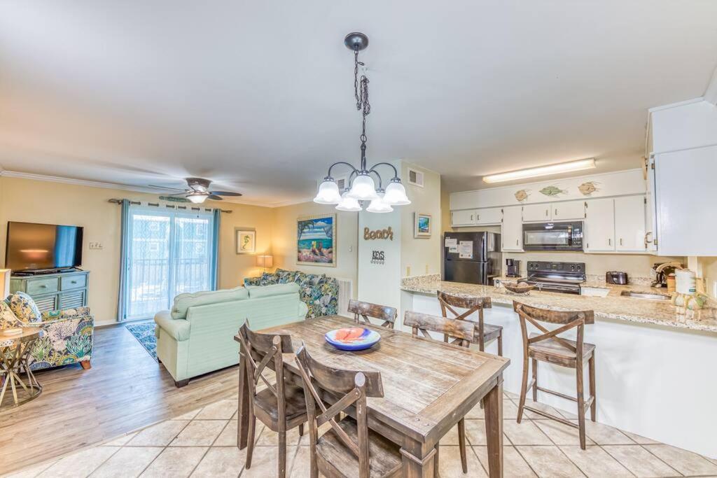 Comfy Condo ~ Steps away from the beach!平面图