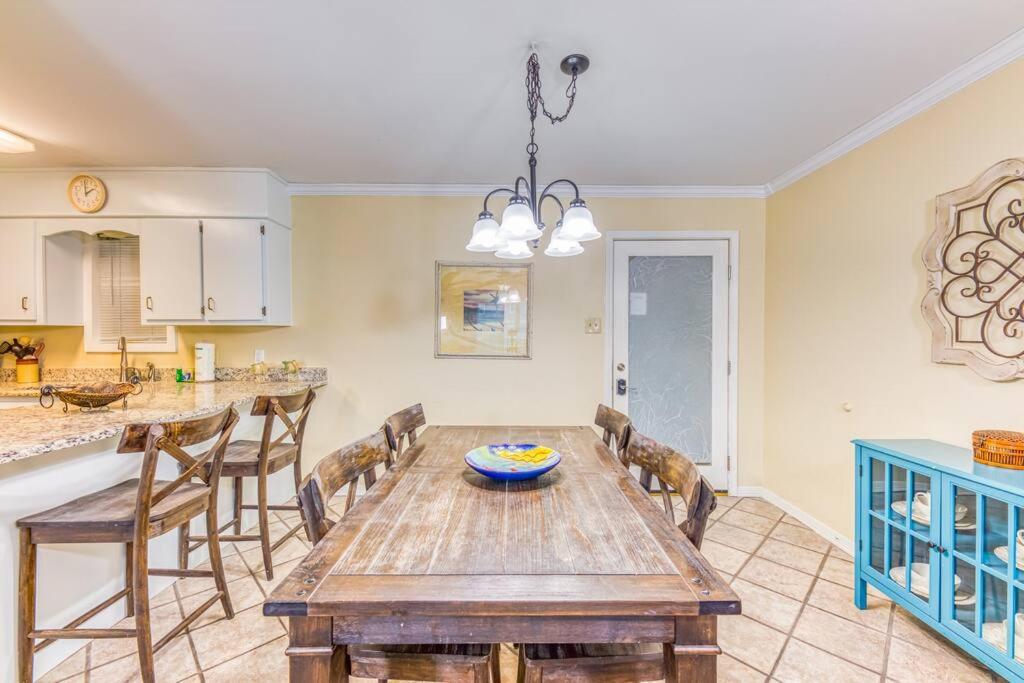Comfy Condo ~ Steps away from the beach!平面图