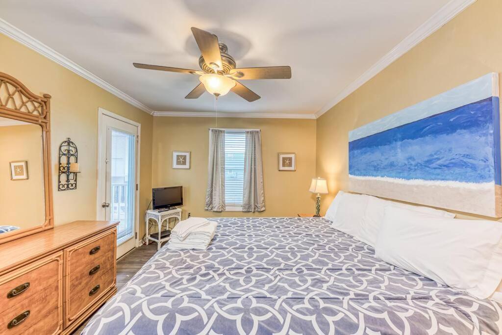Comfy Condo ~ Steps away from the beach!平面图