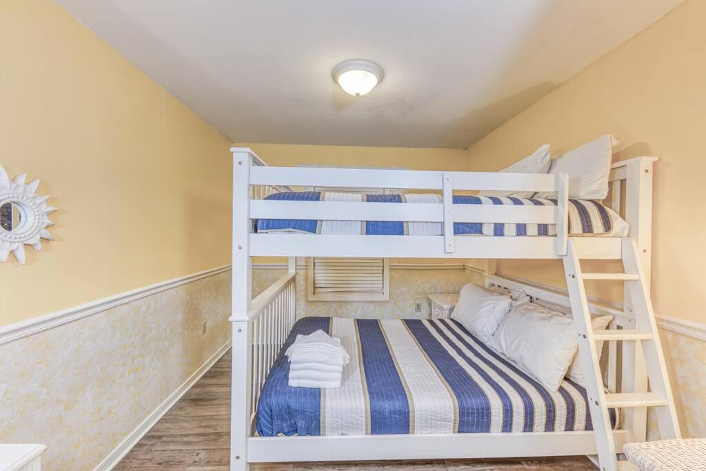 Comfy Condo ~ Steps away from the beach!平面图