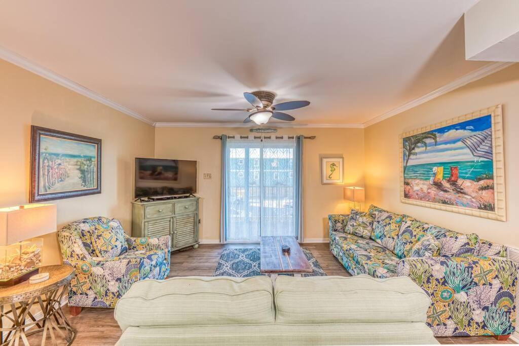 Comfy Condo ~ Steps away from the beach!平面图