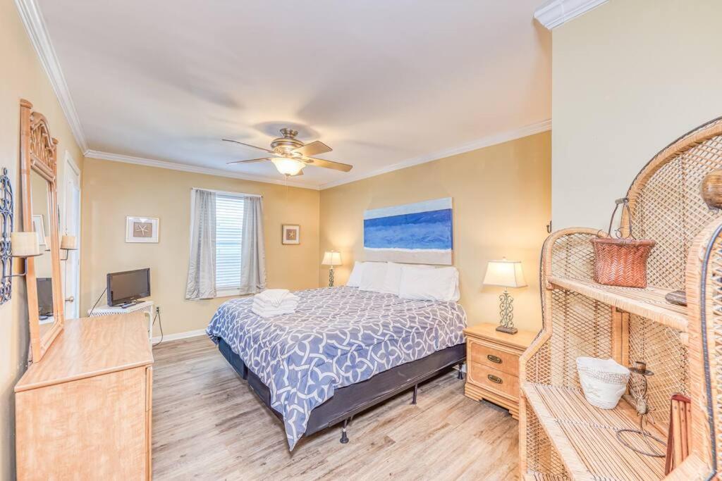 Comfy Condo ~ Steps away from the beach!平面图
