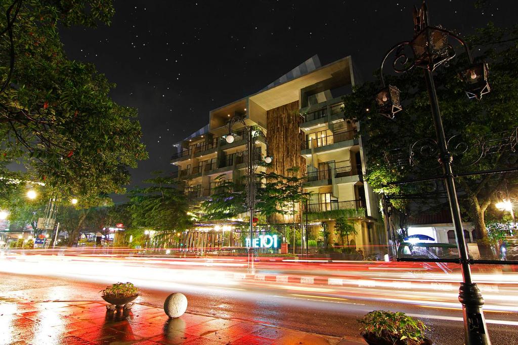 万隆万隆达戈1O1酒店的城市街道与建筑