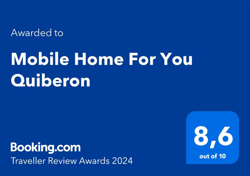 基伯龙Mobile Home For You Quiberon的蓝色标志,带短信,为你提供移动房屋