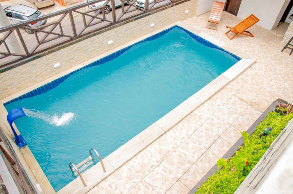 纳塔尔意大利亚海滩酒店的游泳池的顶部景色