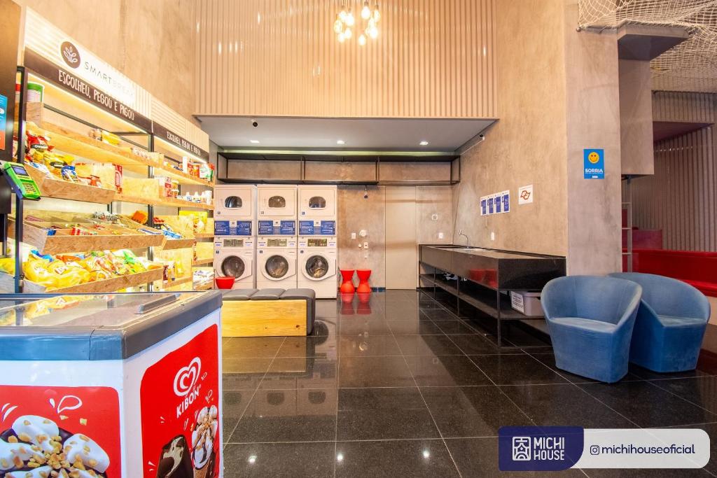 圣保罗MH 10001 - Aconchegante Studio com AC/WF/King的商店里一家带可乐器的杂货店