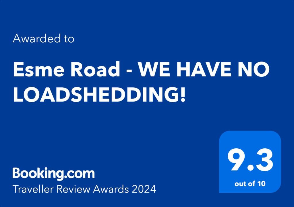 开普敦Esme Road - WE HAVE NO LOADSHEDDING!的蓝色的标志,带有不理智的字眼,我们没有装载锁