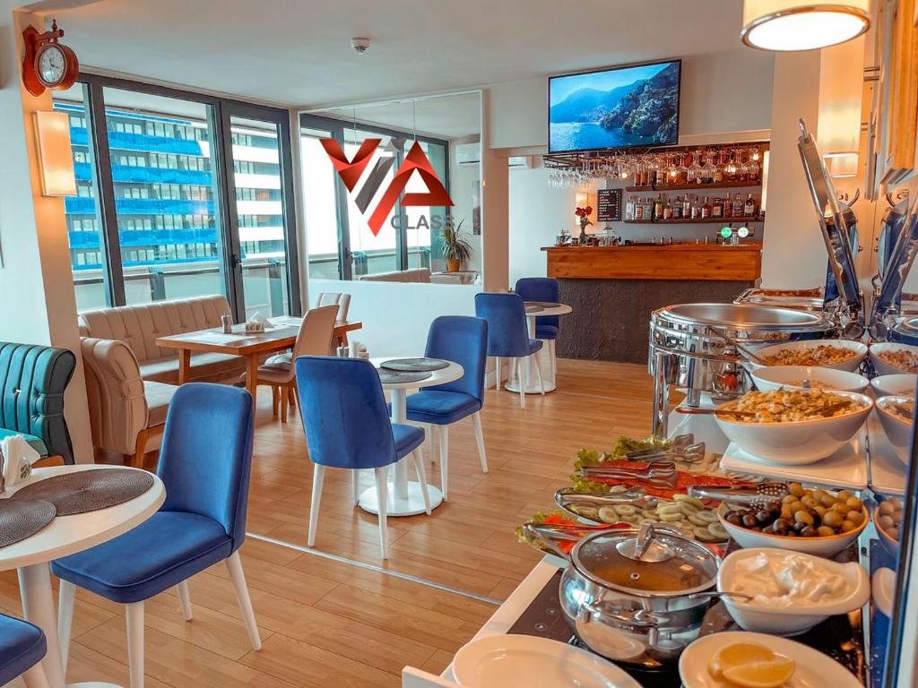 巴统VIP CLASS ꙳ ORBI CITY的一间提供自助餐的餐厅