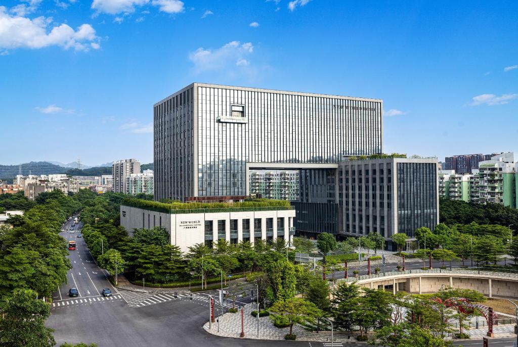 广州广州新世界酒店的城市中一座大建筑的景色