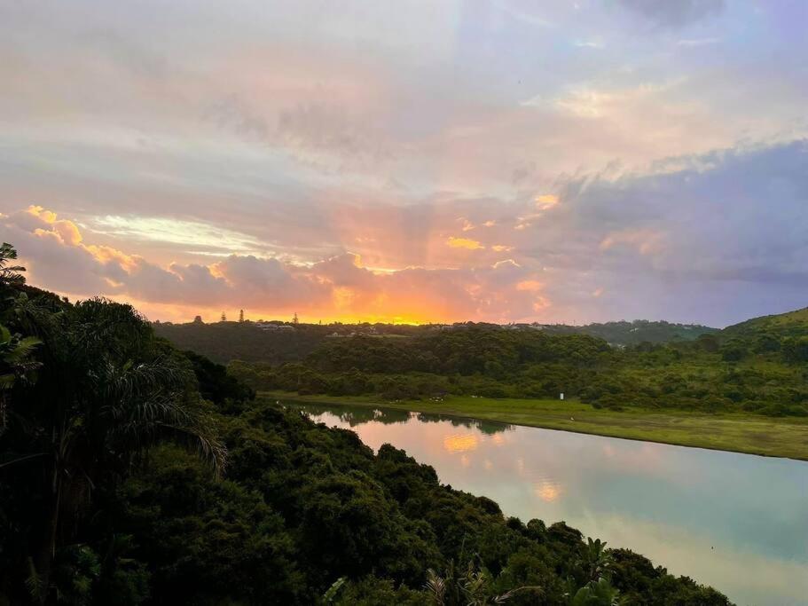 东伦敦Riverview Estate. Gonubie. East London的享有河流美景,享有日落美景