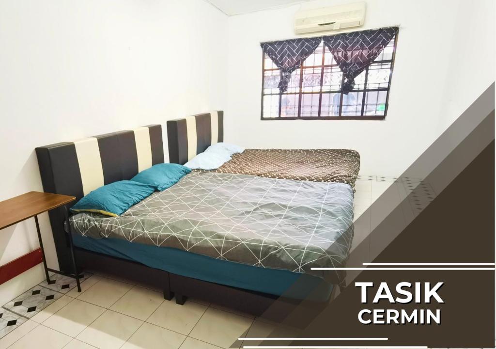Budget Homestay #8pax Tasik Cermin客房内的一张或多张床位