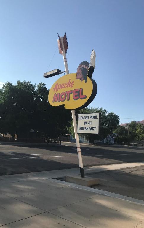 Apache Motel的证书、奖牌、标识或其他文件