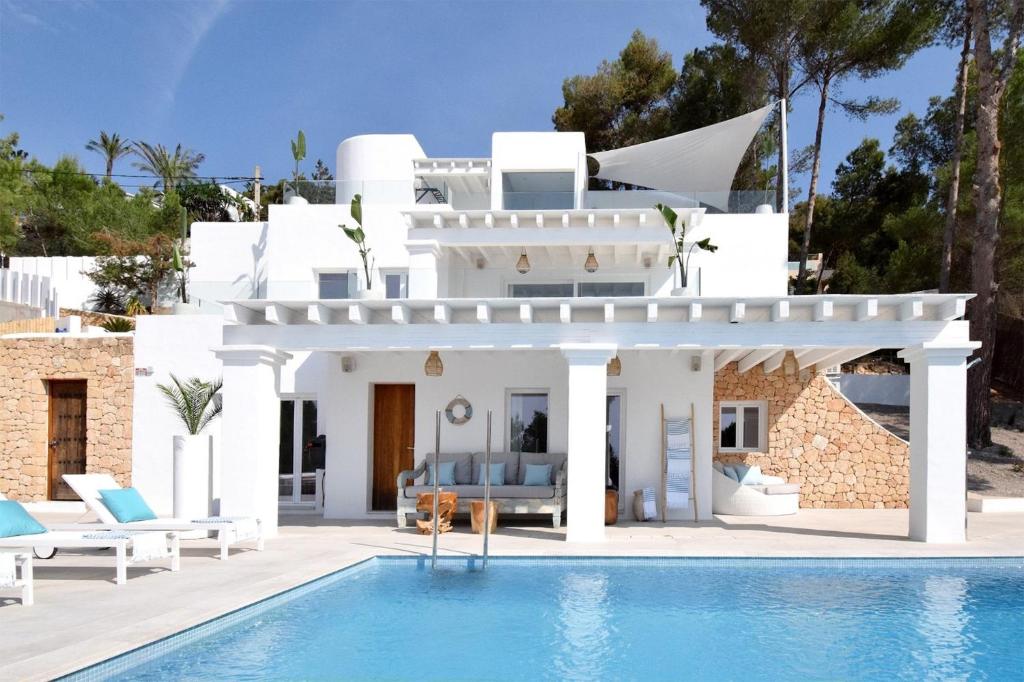 圣何塞德萨塔莱阿Teodoro - Ibiza的前面设有游泳池的别墅