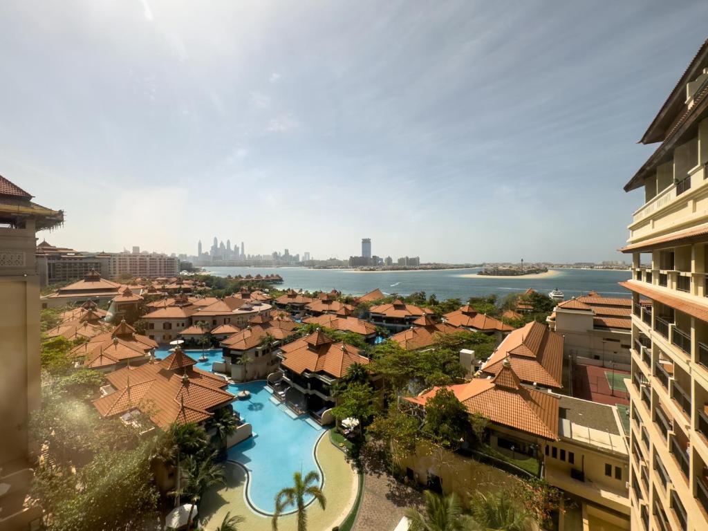 Luxury StayCation - Exquisite 1BR with Stunning Views on Palm Jumeirah迪 ...