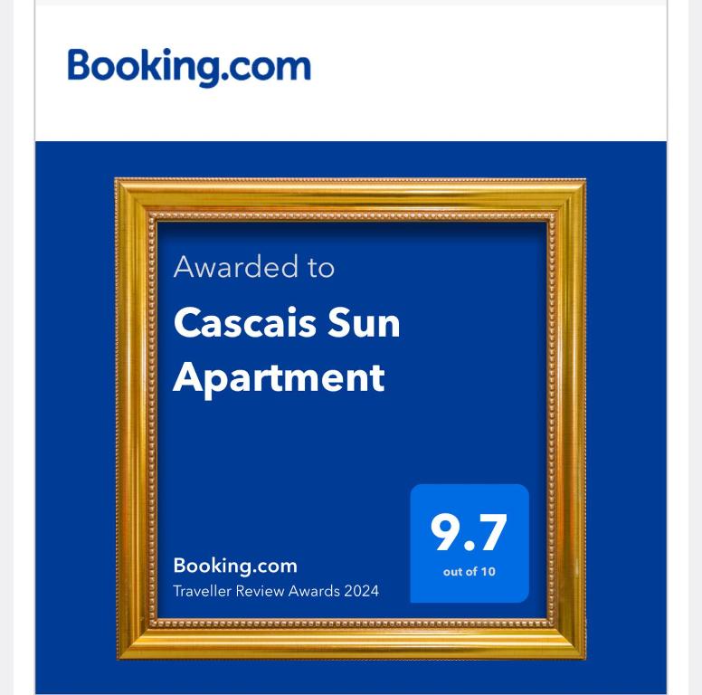 卡斯卡伊斯Cascais Sun Apartment的一张金色画框的照片,上面有被授予卡萨太阳约会的文字