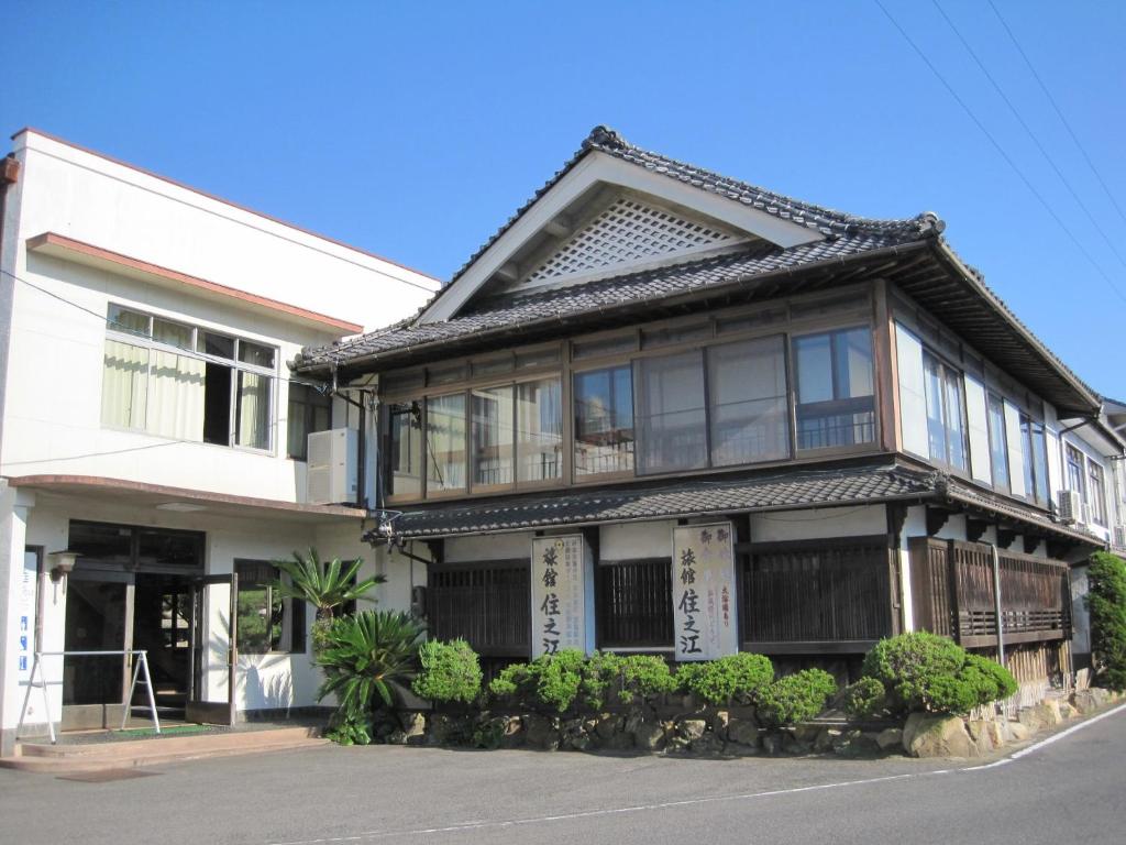 尾道市住之江区旅馆 的白色的亚洲风格房屋
