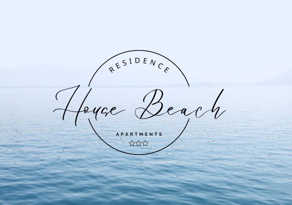 玛格丽塔萨沃亚Residence House Beach - Apartment的一张有沙滩的海洋图片